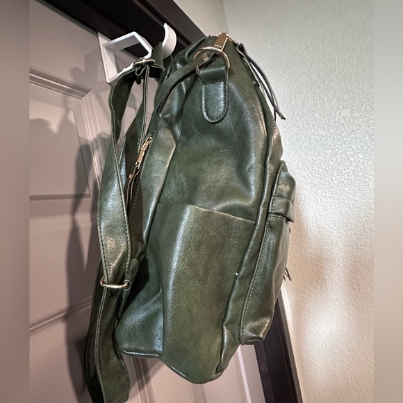 Modern+Chic Brielle green backpack - Picture 2 of 11